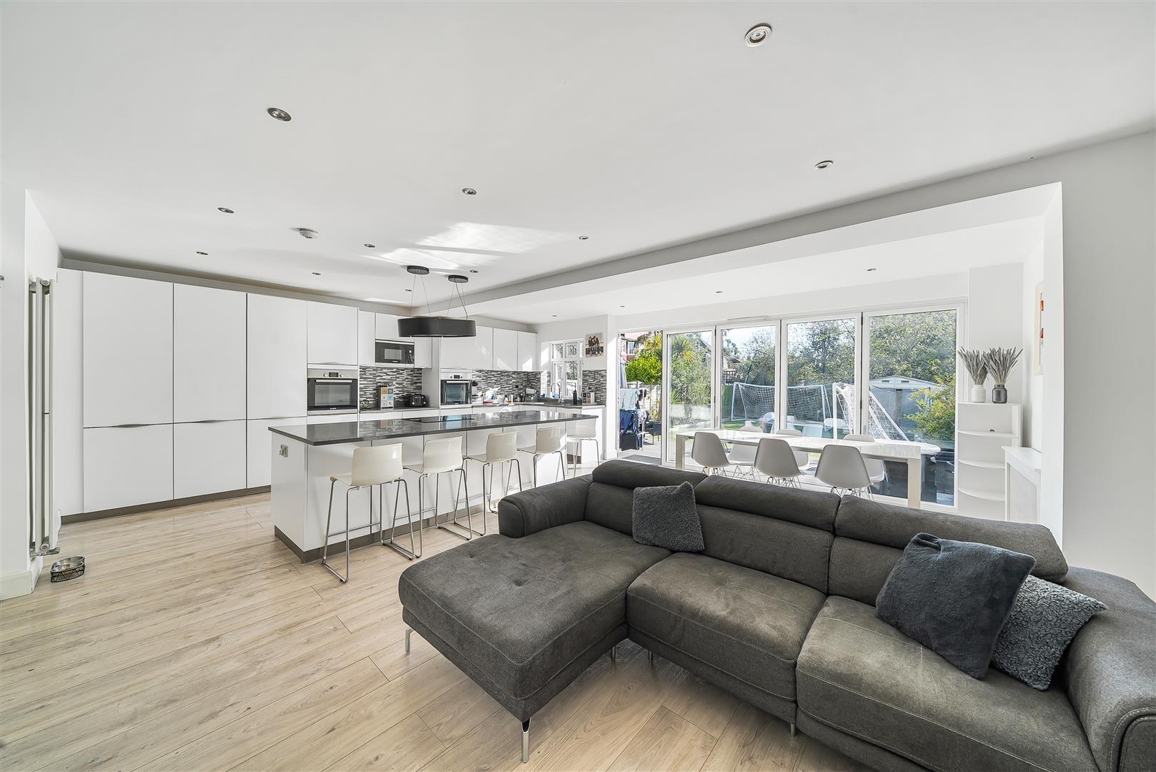Edgwarebury Lane, Edgware